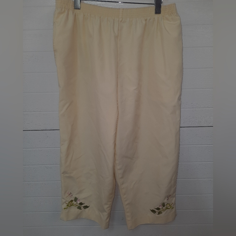 Vintage Bon Worth Ladies Embroidered Frog Capris
